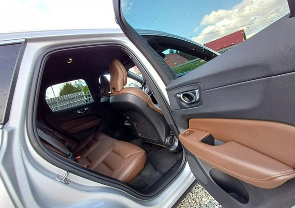Volvo XC 60 cena 112000 przebieg: 119937, rok produkcji 2019 z Żnin małe 106